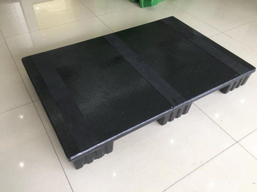 Light - Weight 3 Runners EPS + PET Black Plastic Pallets Customized Foam Airport Using